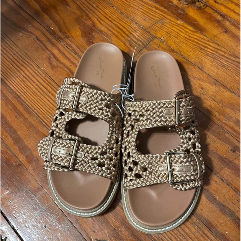 Universal thread kiley sandals